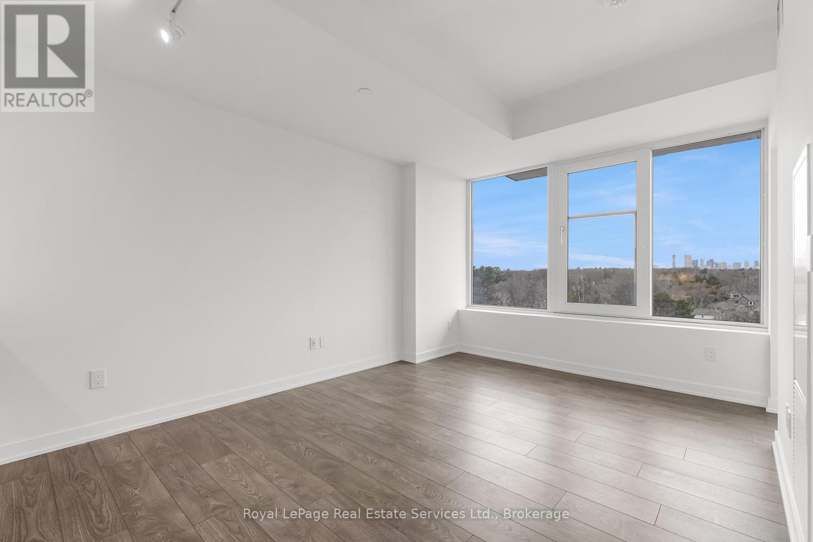720 - 28 Ann Street, Mississauga, Ontario  L5G 0E1 - Photo 6 - W12050045