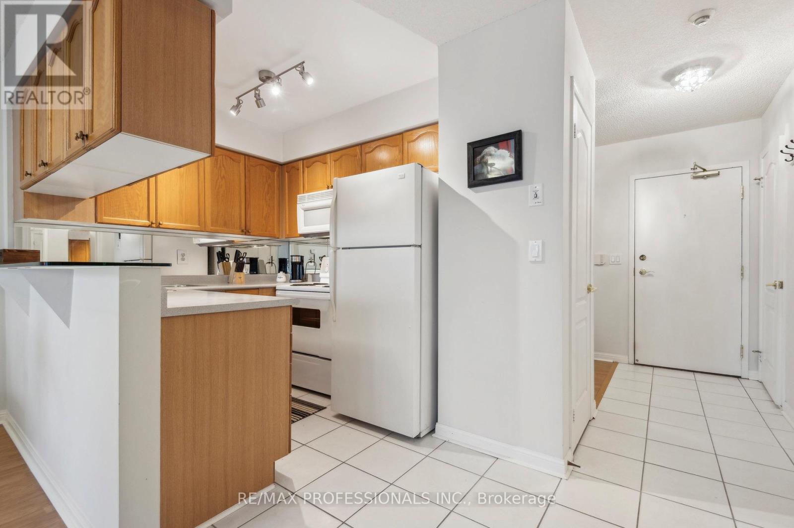 103 - 1140 Parkwest Place W, Mississauga, Ontario  L5E 3K9 - Photo 10 - W12050768