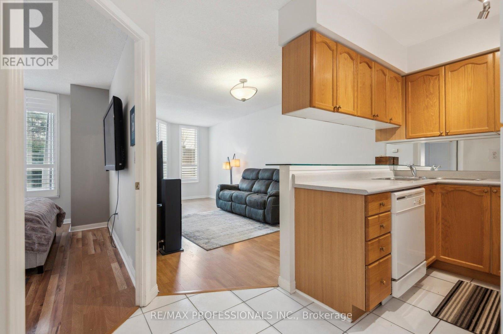 103 - 1140 Parkwest Place W, Mississauga, Ontario  L5E 3K9 - Photo 11 - W12050768
