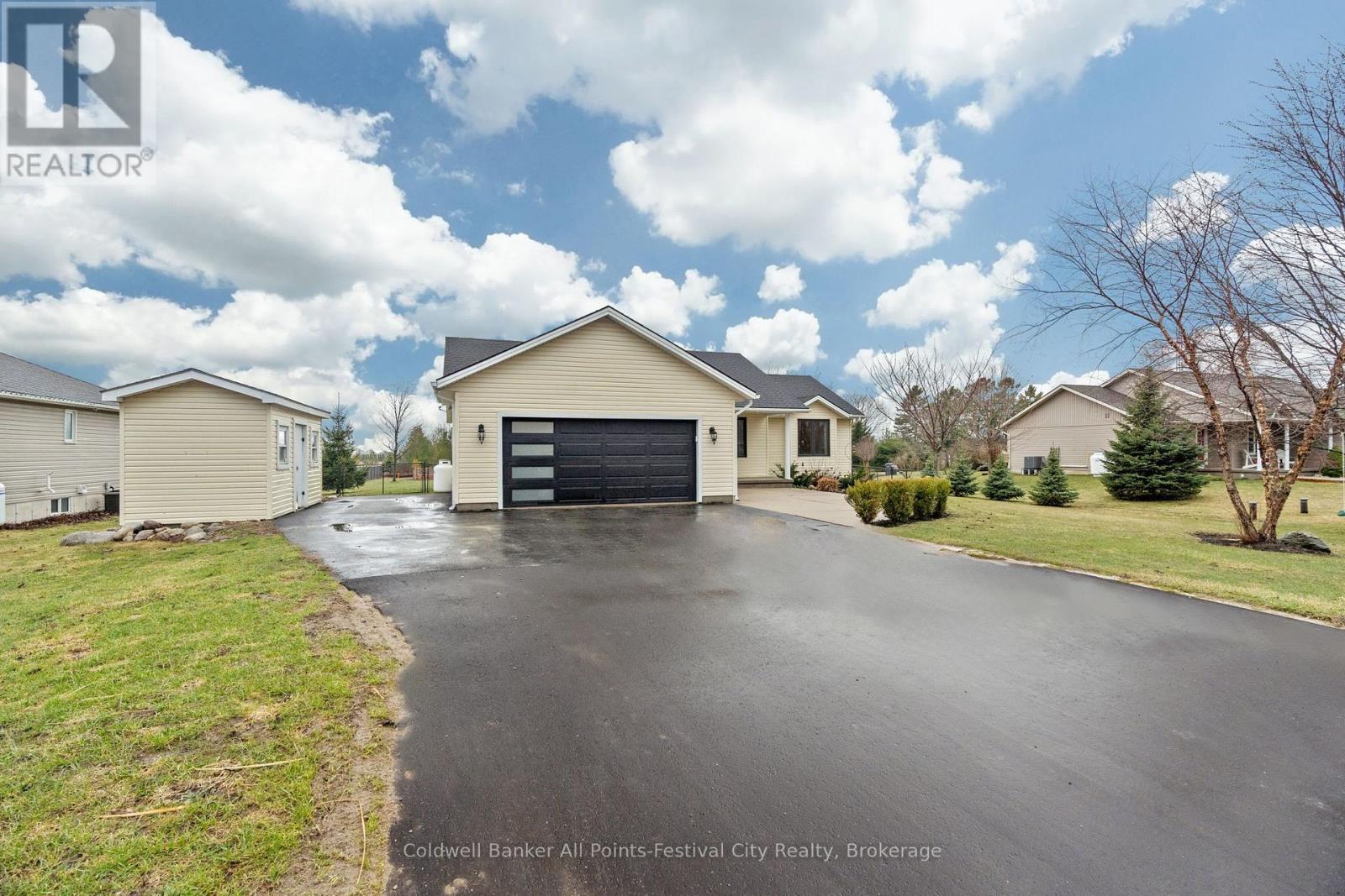 65 Wellington Street S, Ashfield-Colborne-Wawanosh, Ontario  N7A 3X9 - Photo 3 - X12050728