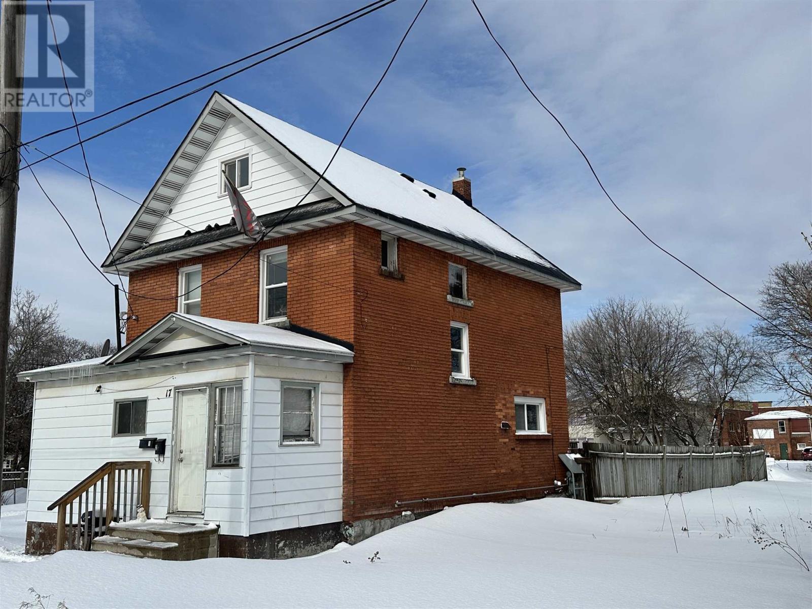 17 Abbott St, Sault Ste. Marie, Ontario  P6A 2V8 - Photo 3 - SM250623