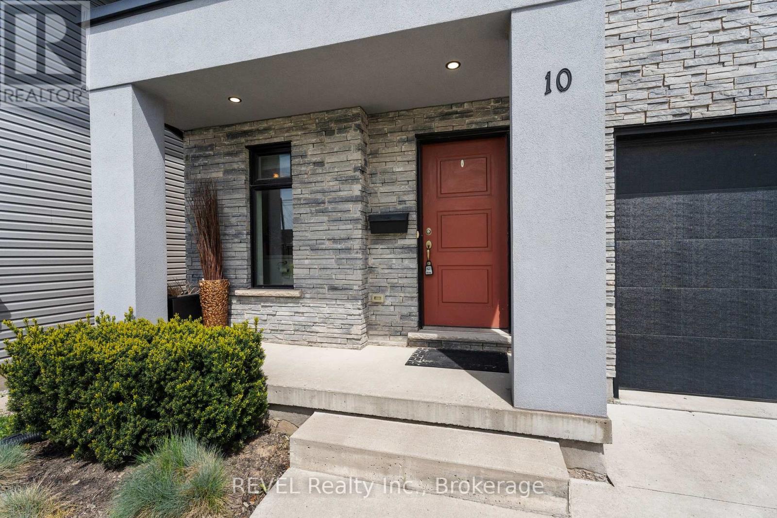 Property at 10 LEESON STREET image 2