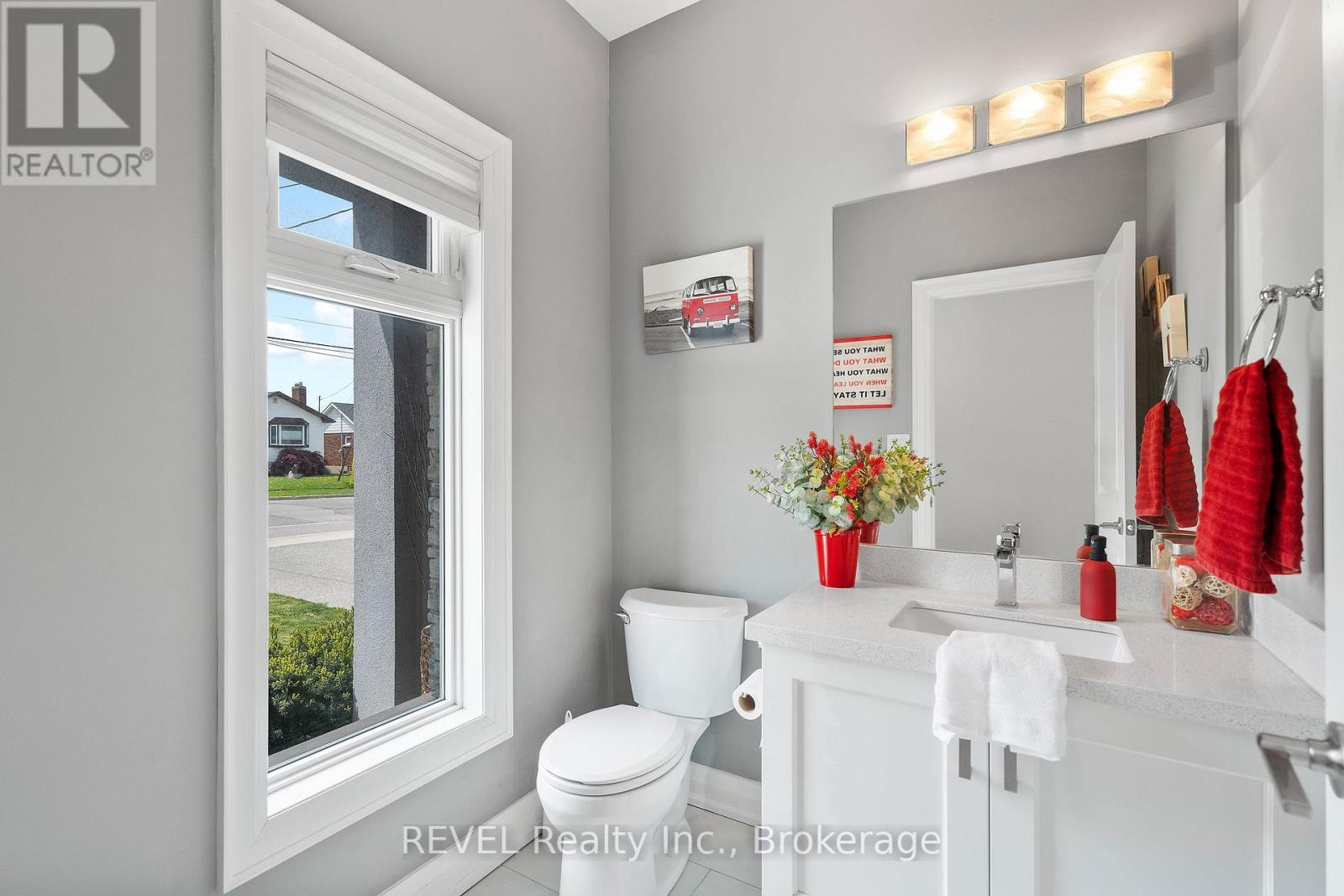 Property at 10 LEESON STREET image 5
