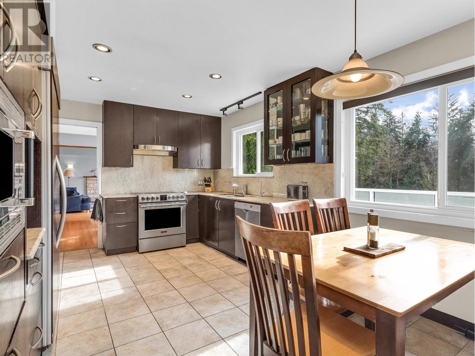 2422 Hyannis Drive, North Vancouver, British Columbia  V7H 2E6 - Photo 5 - R2983455