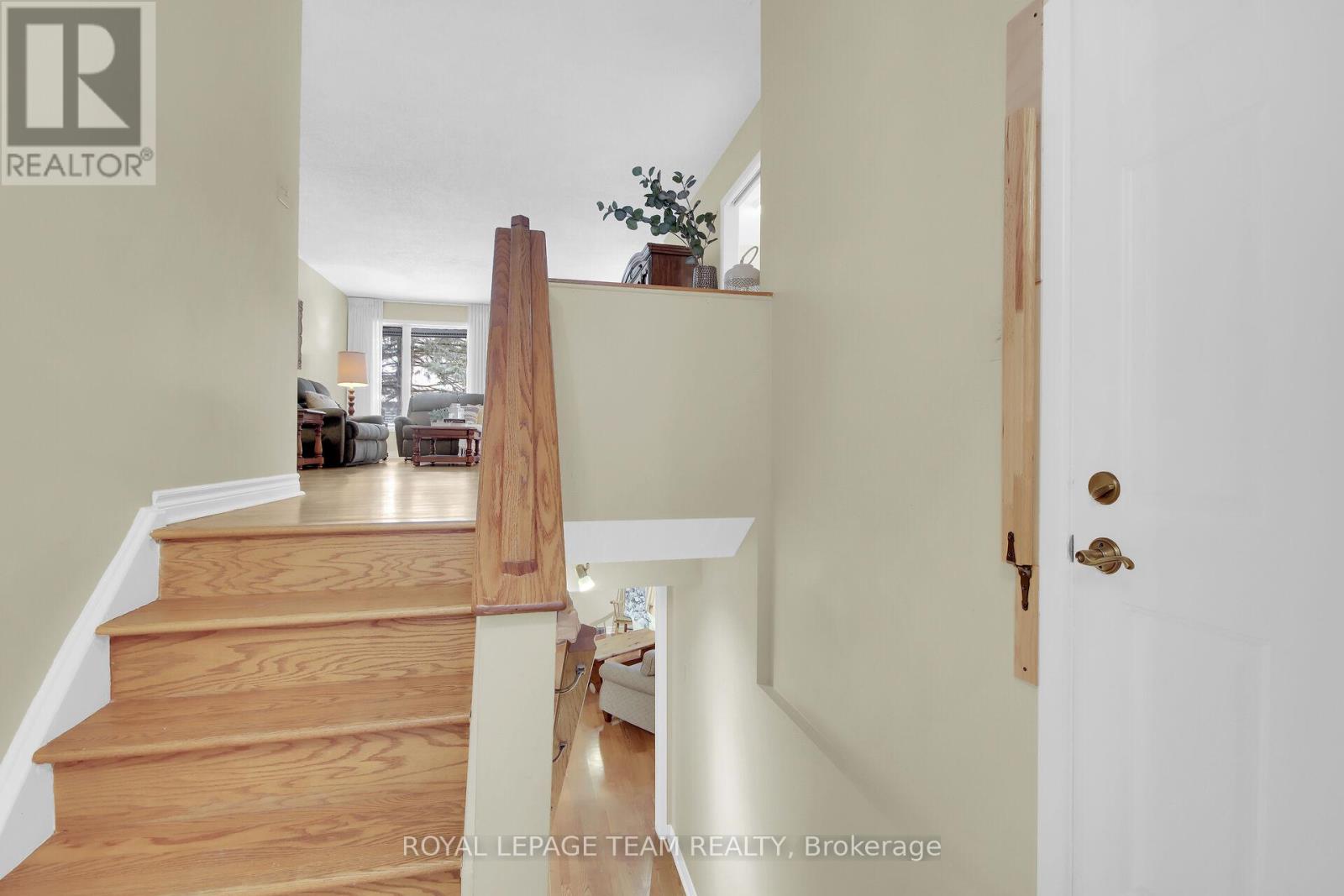 Property at 6 MEADOWMIST COURT image 4