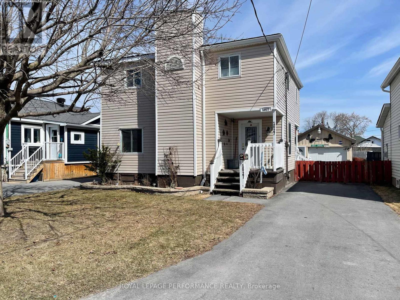 Property at 1027 AUGUSTUS STREET W image 1