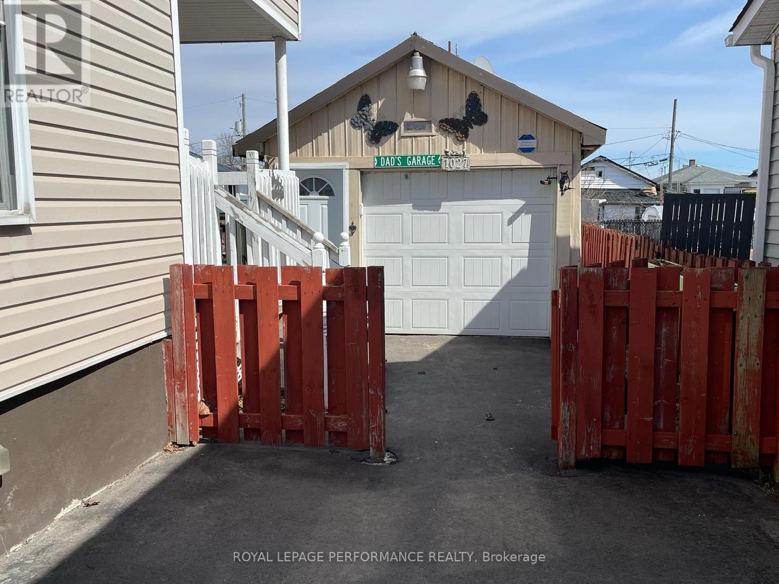 Property at 1027 AUGUSTUS STREET W image 3