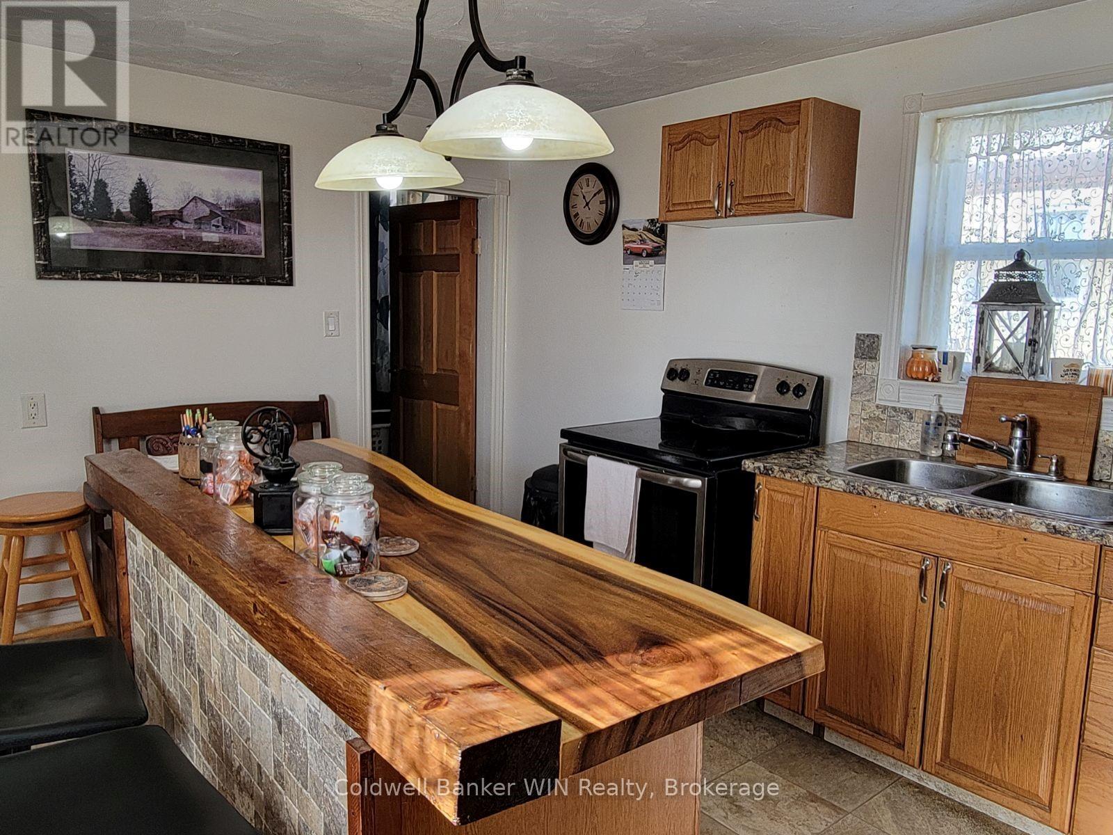 240 Egremont Street N, Wellington North, Ontario  N0G 2L2 - Photo 4 - X11893628