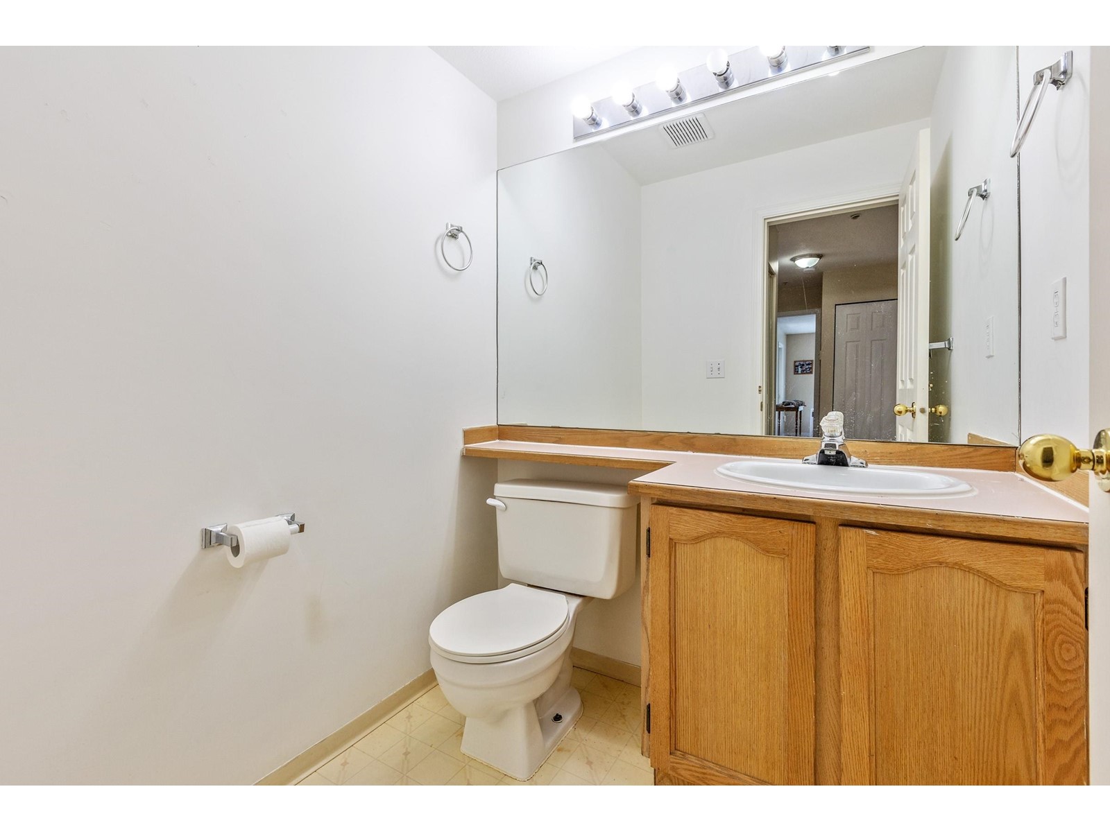 202 9951 152 Street, Surrey, British Columbia  V3R 4G5 - Photo 4 - R2982795