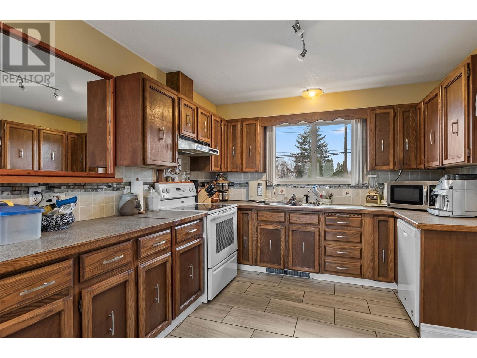 Property at 515 Pine Street image 5