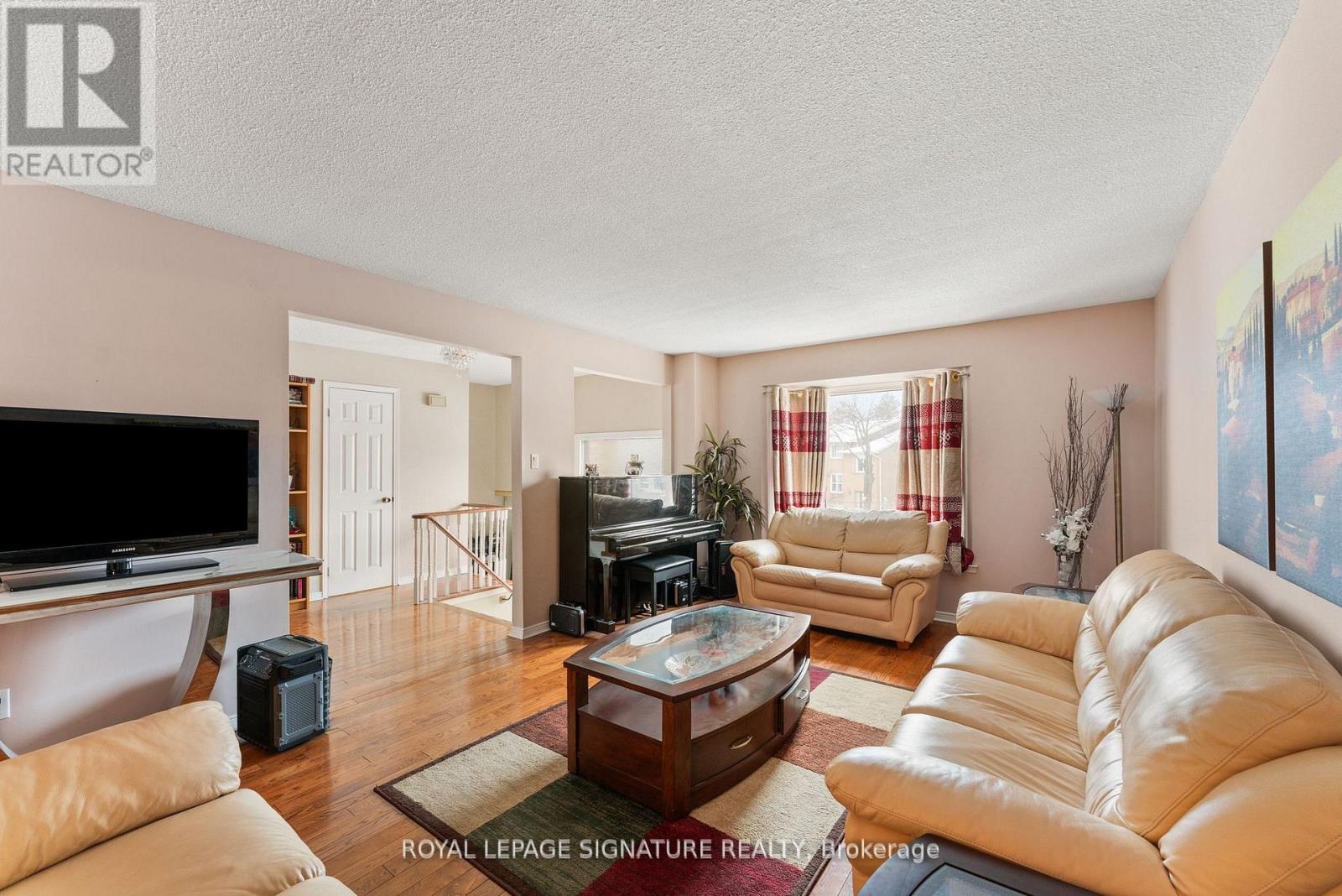 49 Henry Welsh Drive, Toronto, Ontario  M2R 3P3 - Photo 8 - C12051129