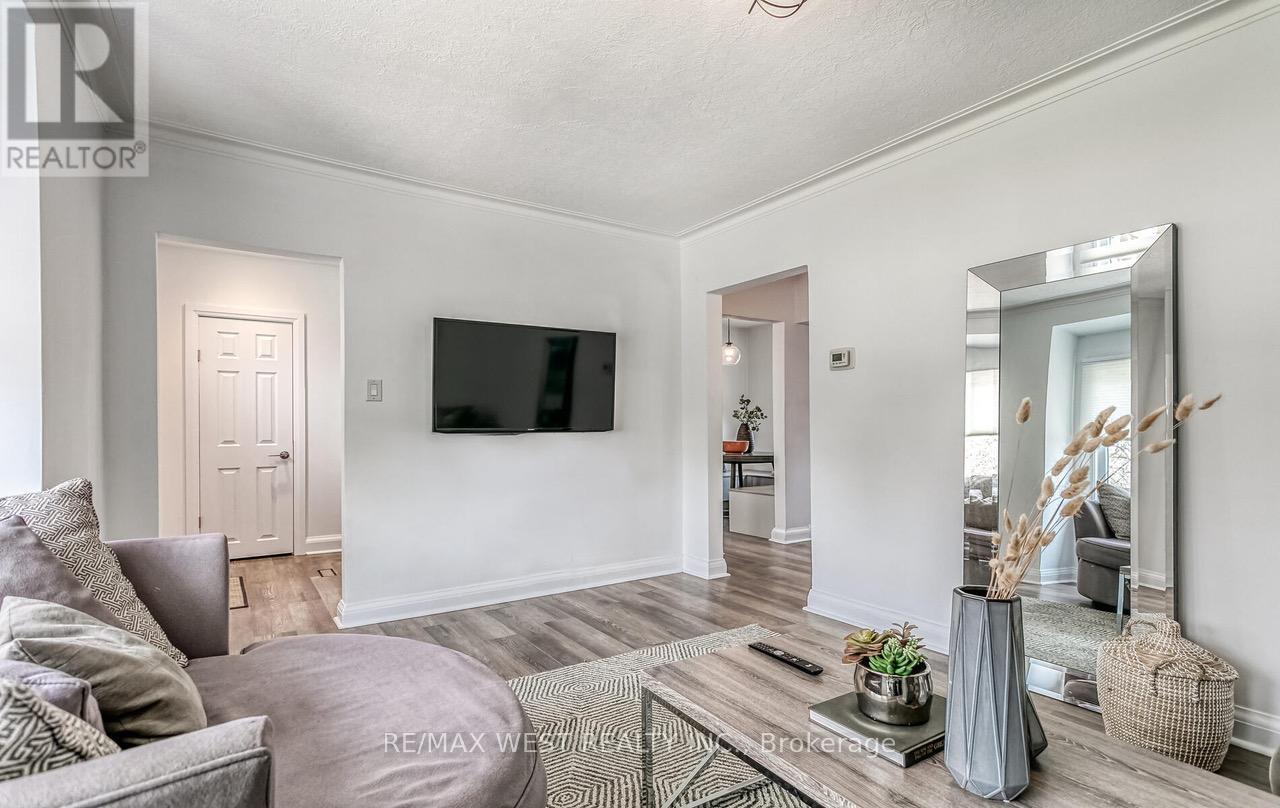 3 Greenacres Road, Toronto, Ontario  M6M 4A6 - Photo 12 - W12051126