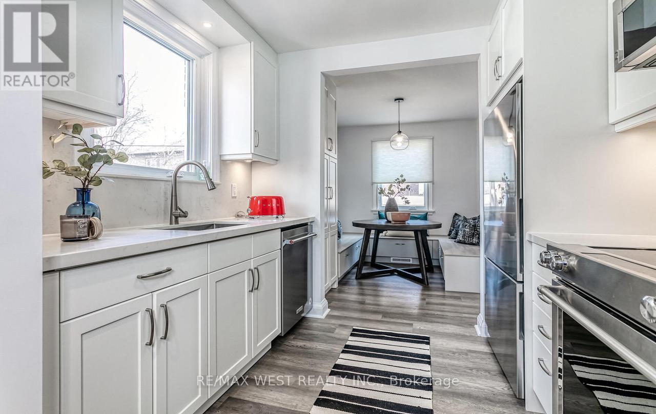 3 Greenacres Road, Toronto, Ontario  M6M 4A6 - Photo 14 - W12051126