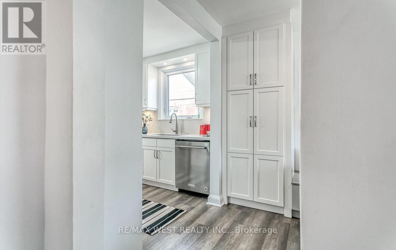 3 Greenacres Road, Toronto, Ontario  M6M 4A6 - Photo 21 - W12051126