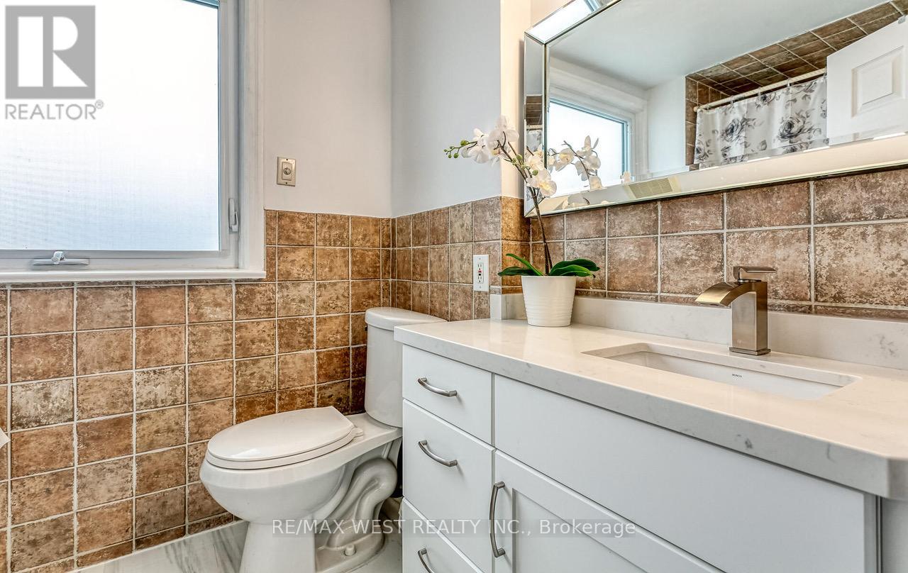 3 Greenacres Road, Toronto, Ontario  M6M 4A6 - Photo 26 - W12051126