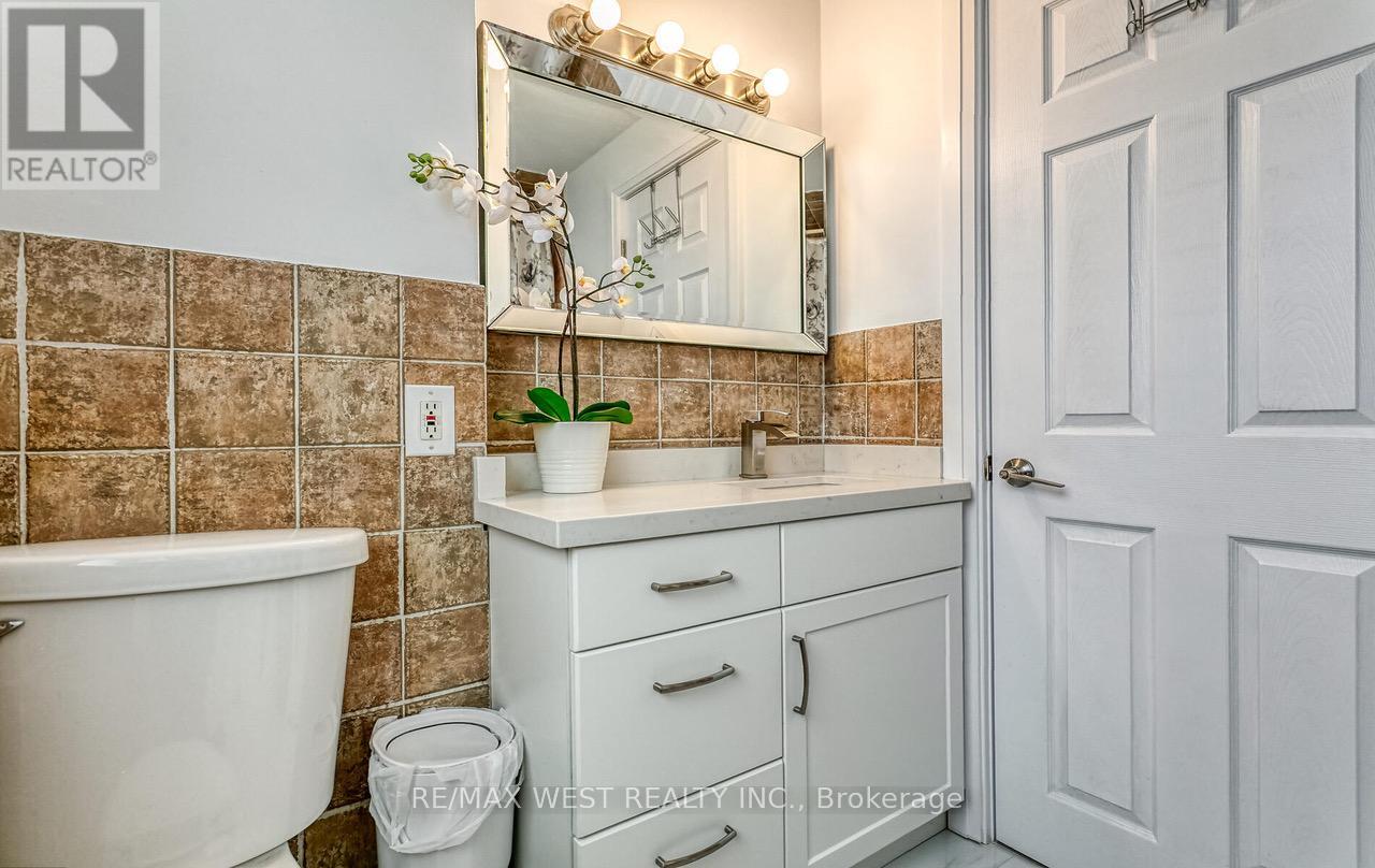 3 Greenacres Road, Toronto, Ontario  M6M 4A6 - Photo 27 - W12051126