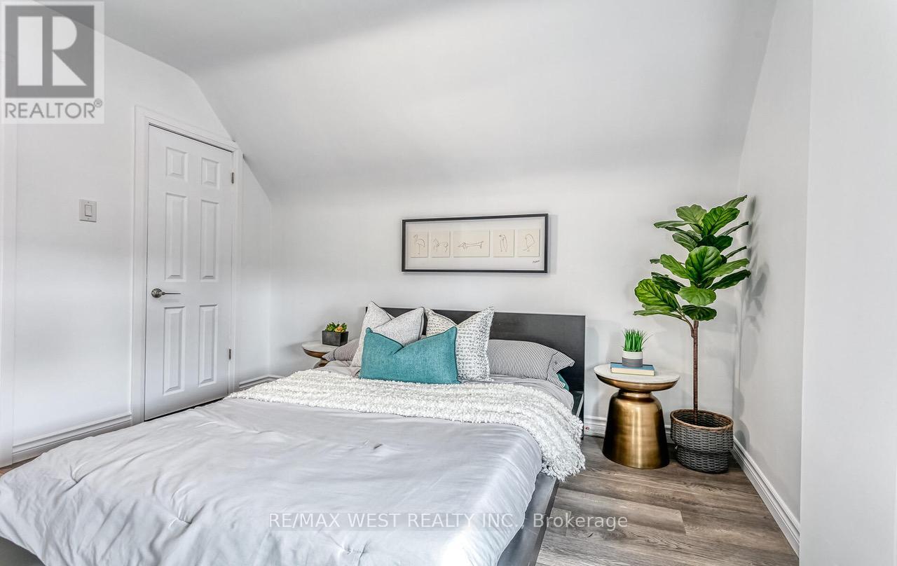 3 Greenacres Road, Toronto, Ontario  M6M 4A6 - Photo 30 - W12051126