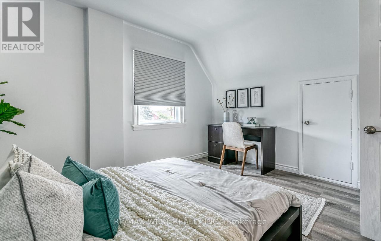 3 Greenacres Road, Toronto, Ontario  M6M 4A6 - Photo 31 - W12051126