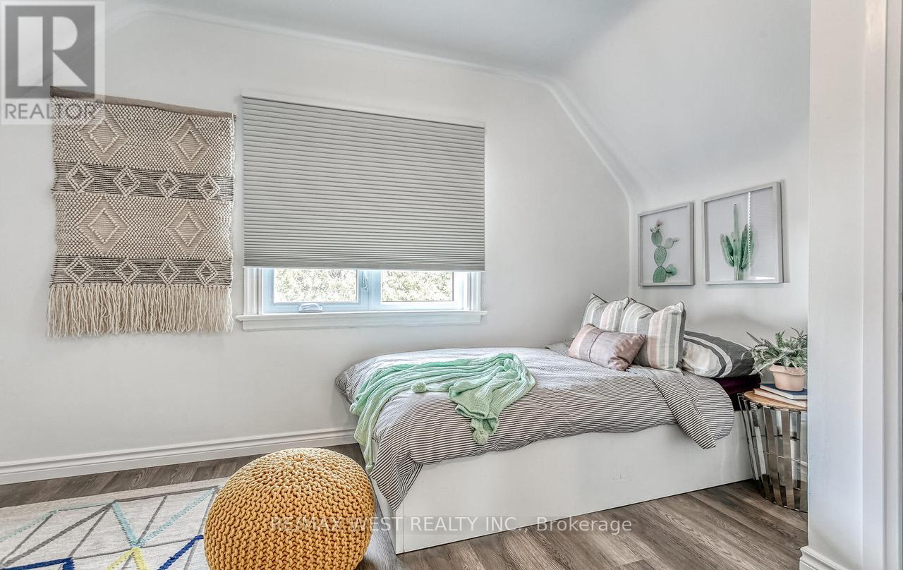 3 Greenacres Road, Toronto, Ontario  M6M 4A6 - Photo 32 - W12051126