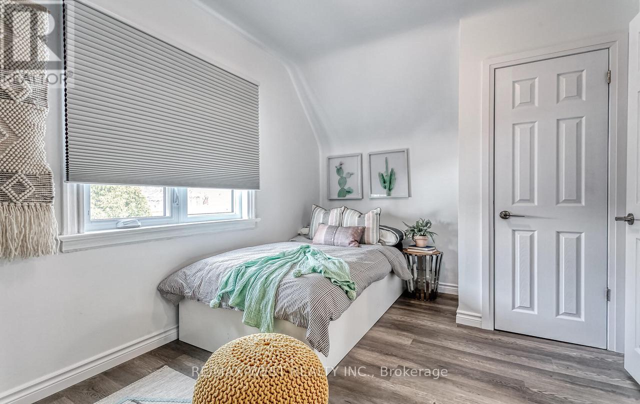 3 Greenacres Road, Toronto, Ontario  M6M 4A6 - Photo 33 - W12051126