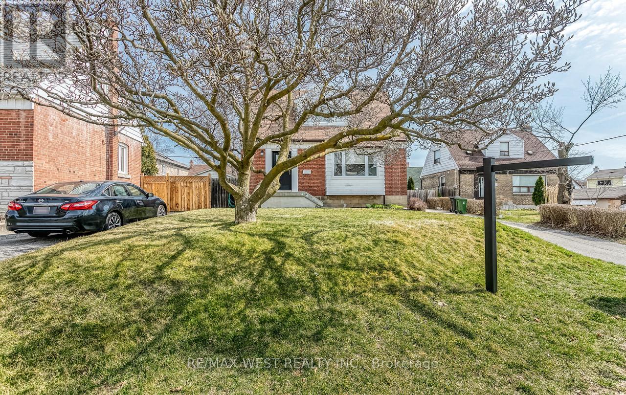 3 Greenacres Road, Toronto, Ontario  M6M 4A6 - Photo 6 - W12051126