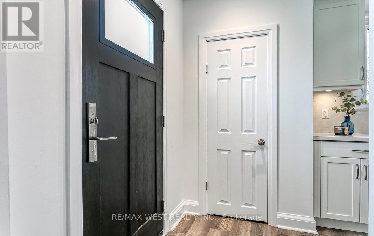 3 Greenacres Road, Toronto, Ontario  M6M 4A6 - Photo 7 - W12051126