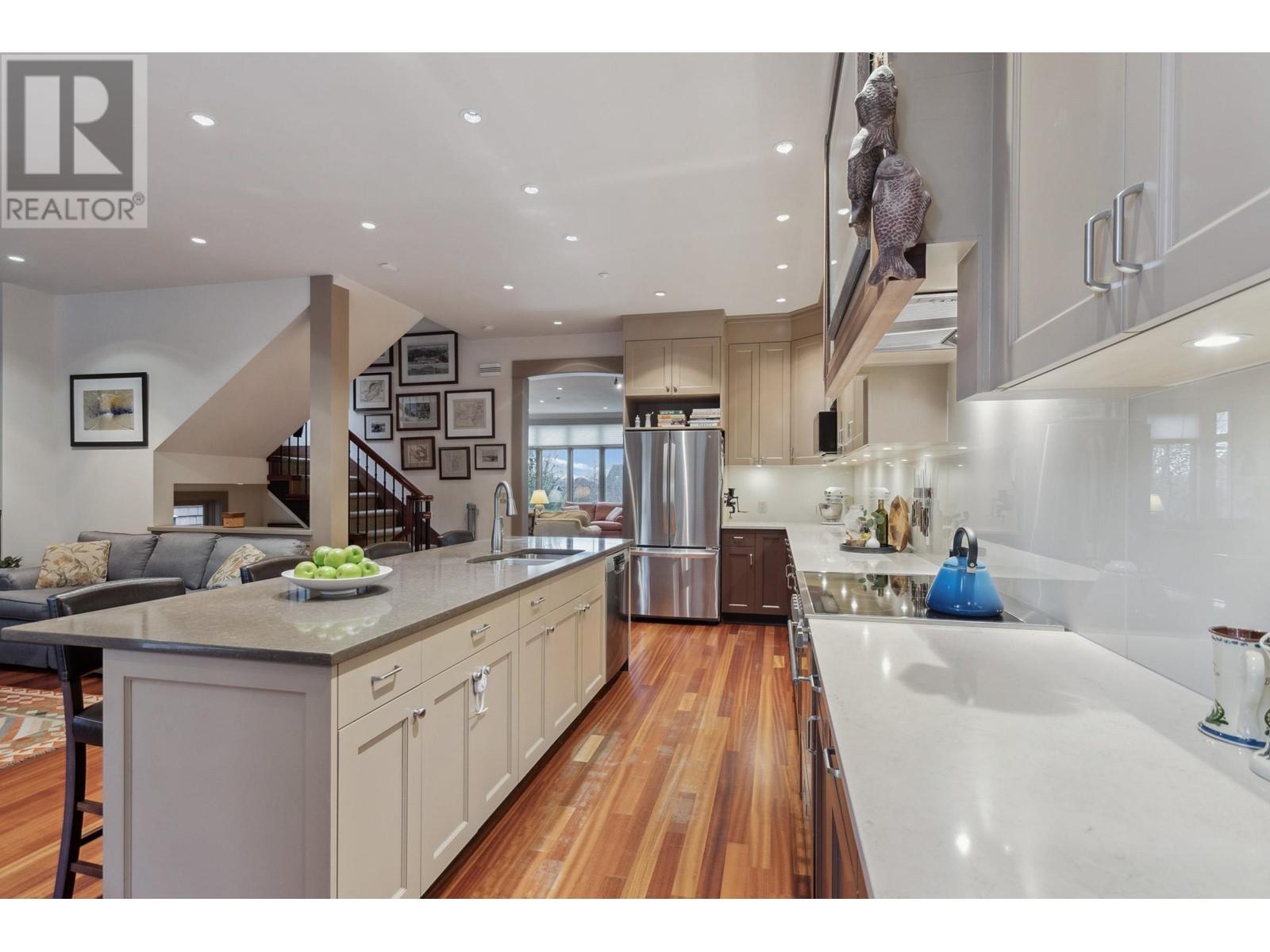 Listing Picture 4 of 40 : 4767 TRAFALGAR STREET, Vancouver / 溫哥華 - 魯藝地產 Yvonne Lu Group - MLS Medallion Club Member