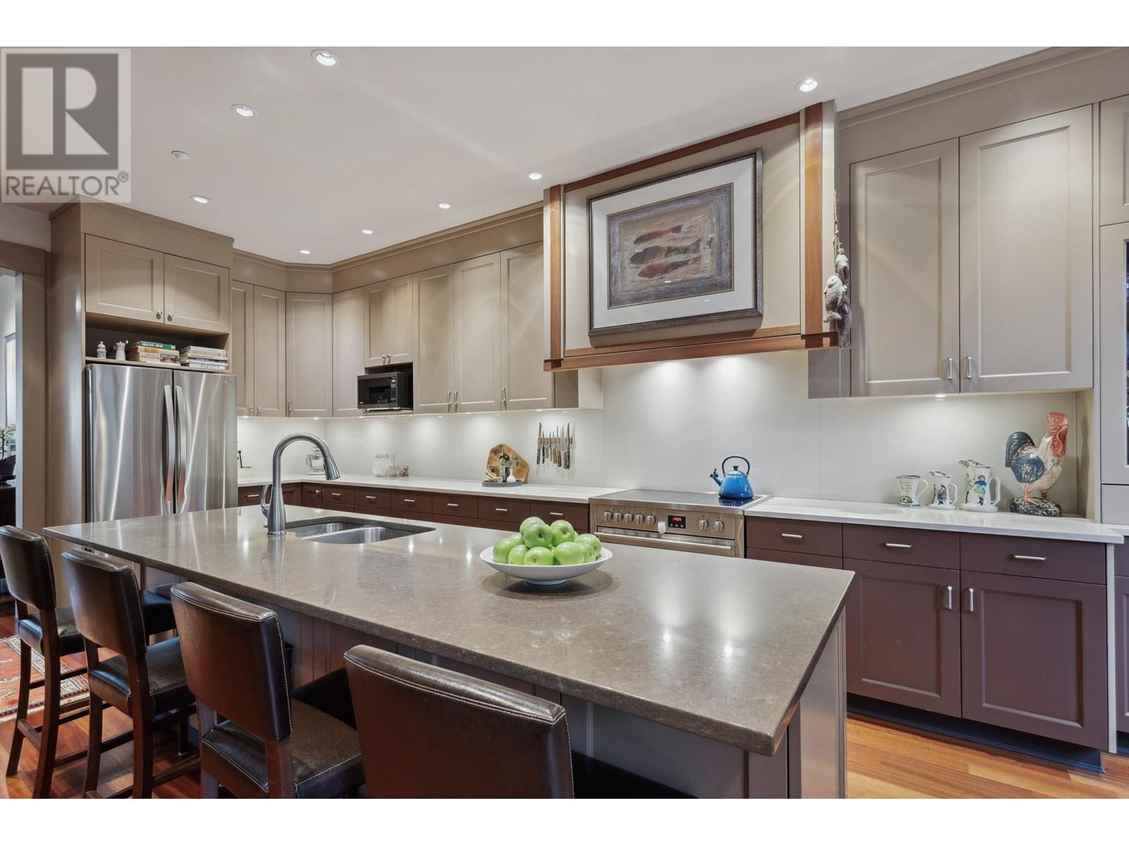 Listing Picture 3 of 40 : 4767 TRAFALGAR STREET, Vancouver / 溫哥華 - 魯藝地產 Yvonne Lu Group - MLS Medallion Club Member