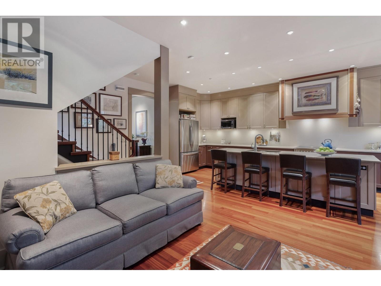 Listing Picture 14 of 40 : 4767 TRAFALGAR STREET, Vancouver / 溫哥華 - 魯藝地產 Yvonne Lu Group - MLS Medallion Club Member