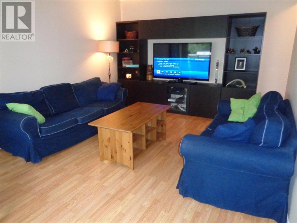 Property at 12, 414 41 Street image 5