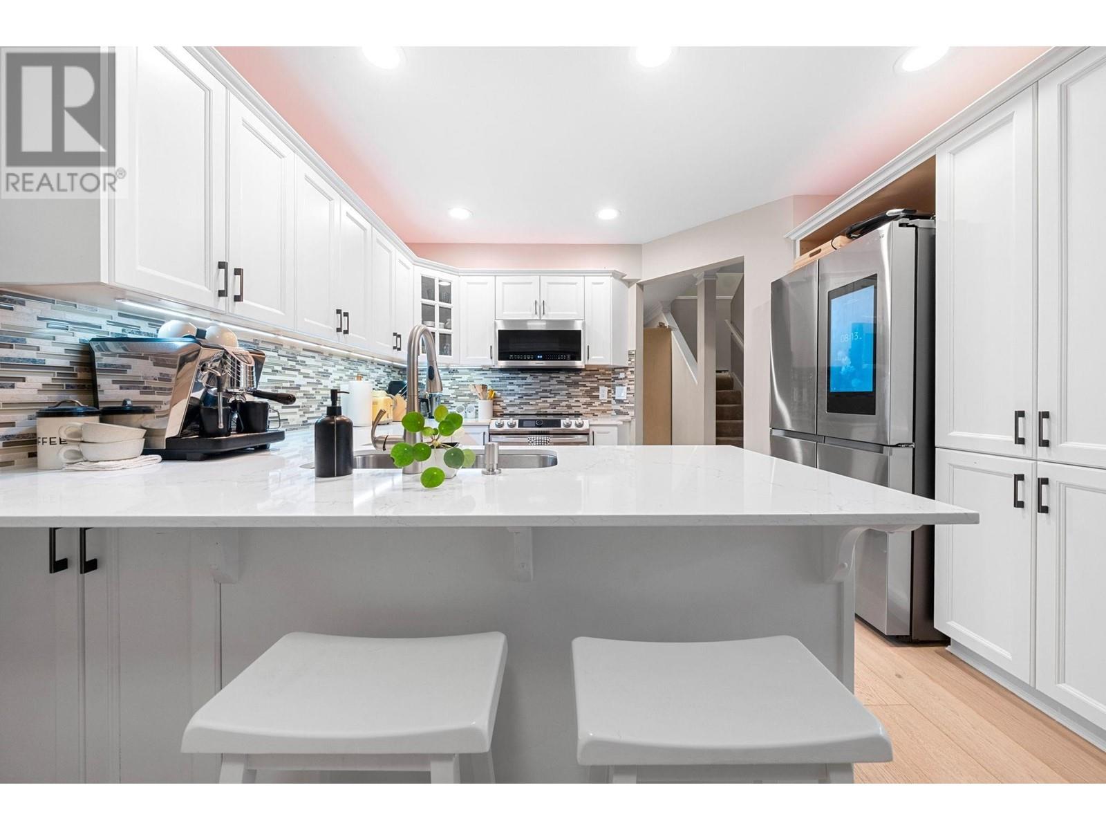 206 288 E 6th Street, North Vancouver, British Columbia  V7L 1P5 - Photo 4 - R2983464