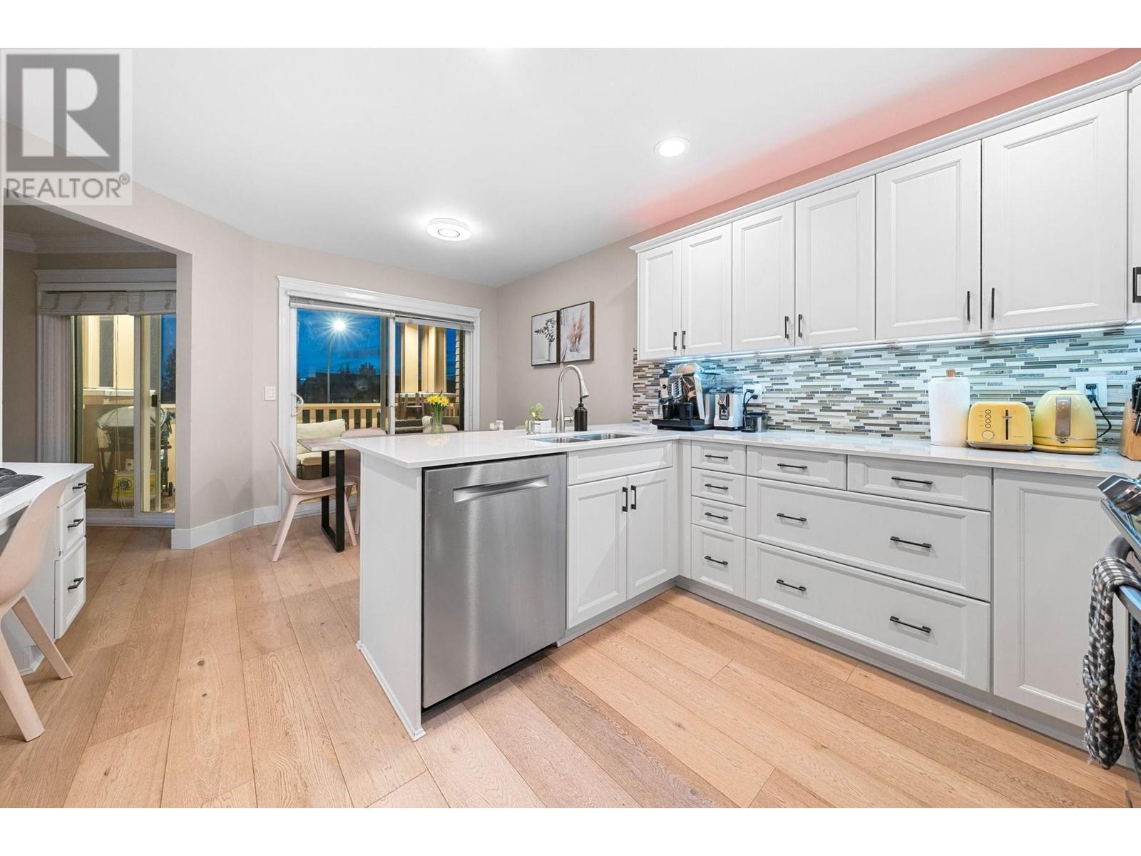 206 288 E 6th Street, North Vancouver, British Columbia  V7L 1P5 - Photo 5 - R2983464