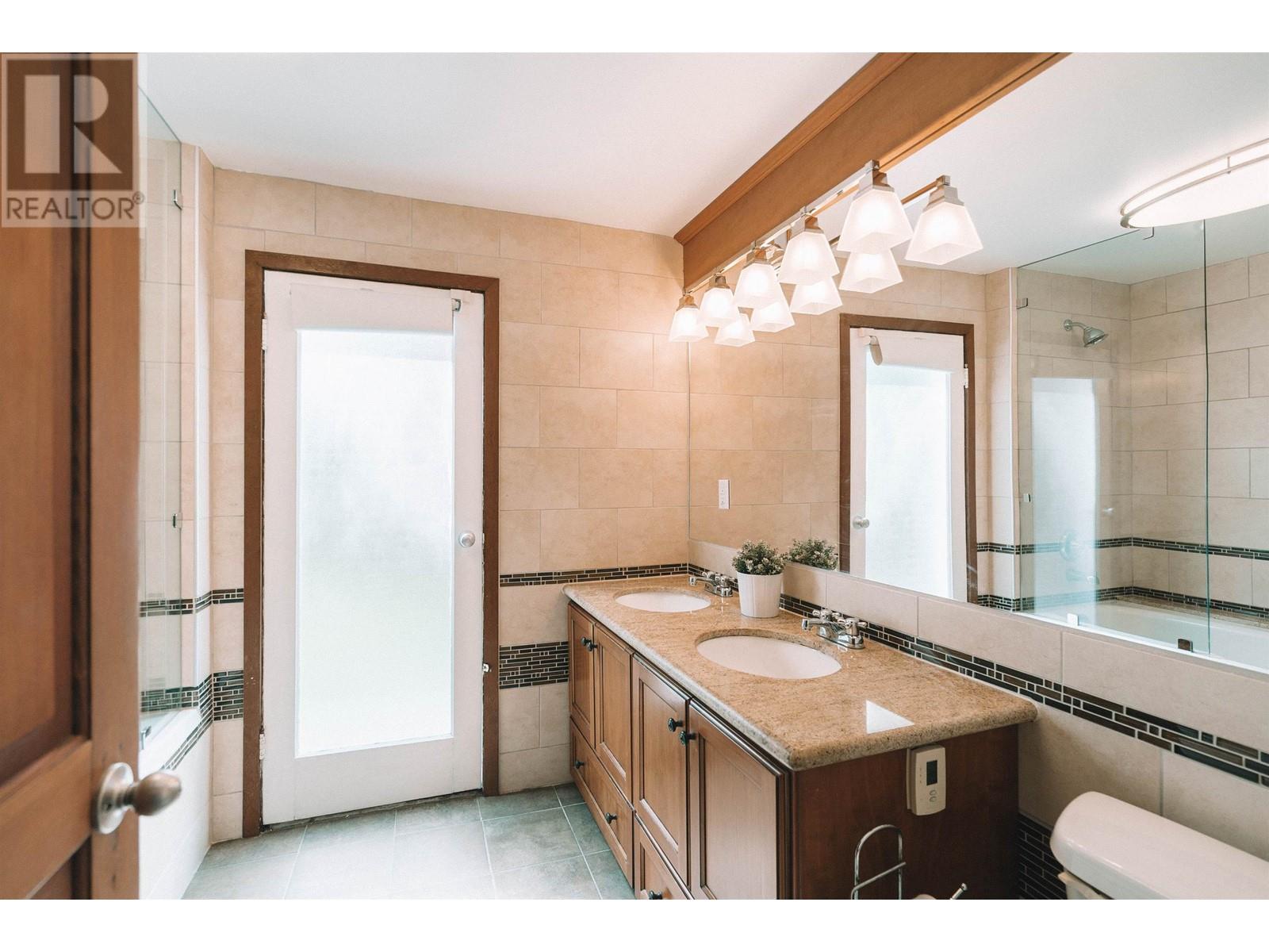 428 Fifth Street, New Westminster, British Columbia  V3L 2X6 - Photo 20 - R2983494