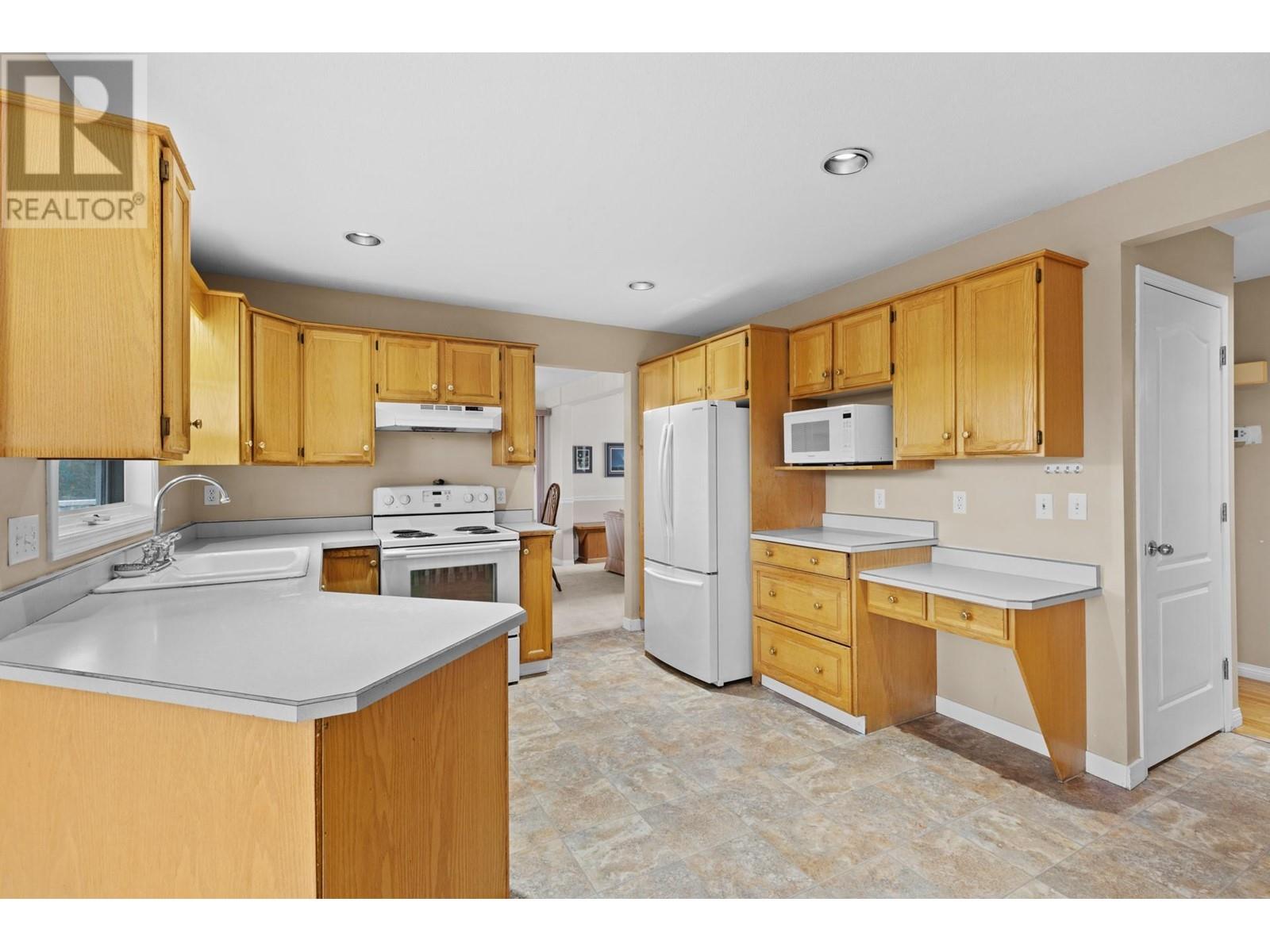 Property at 157 Southview Court image 2