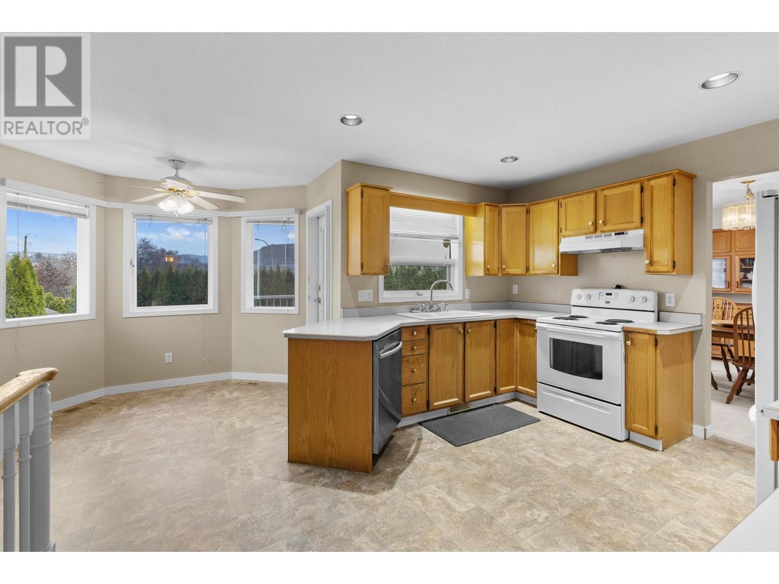 Property at 157 Southview Court image 3