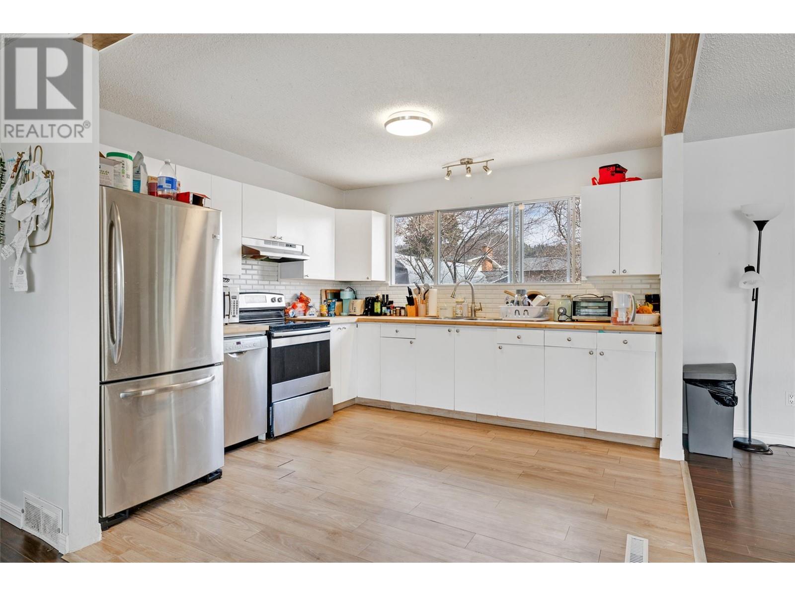Property at 941 Tronson Drive image 3