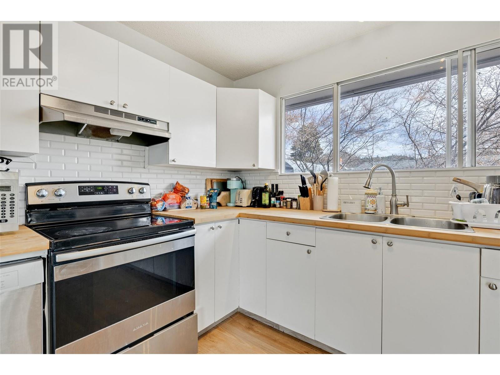 Property at 941 Tronson Drive image 4