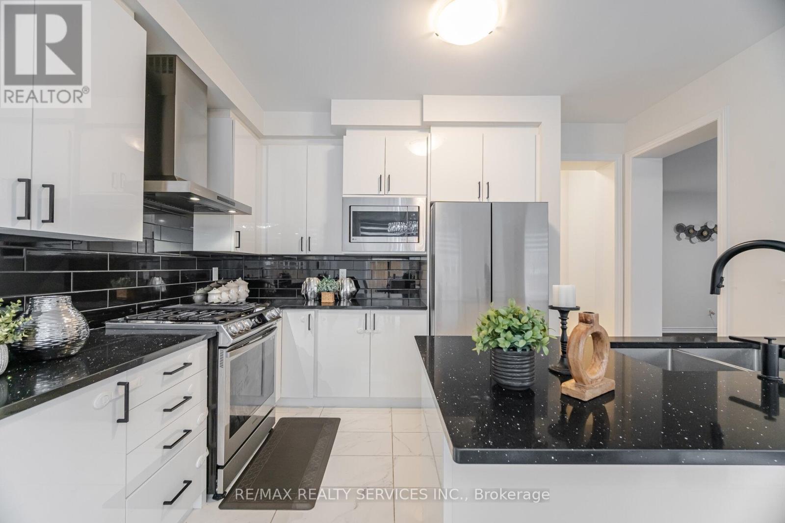 62 Olerud Drive, Whitby, Ontario  L1P 0J1 - Photo 8 - E12051195