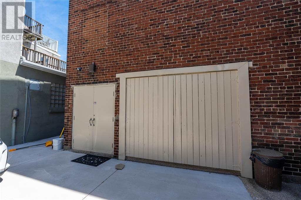 223 Christina Street North, Sarnia, Ontario  N7T 5V1 - Photo 2 - 25007113