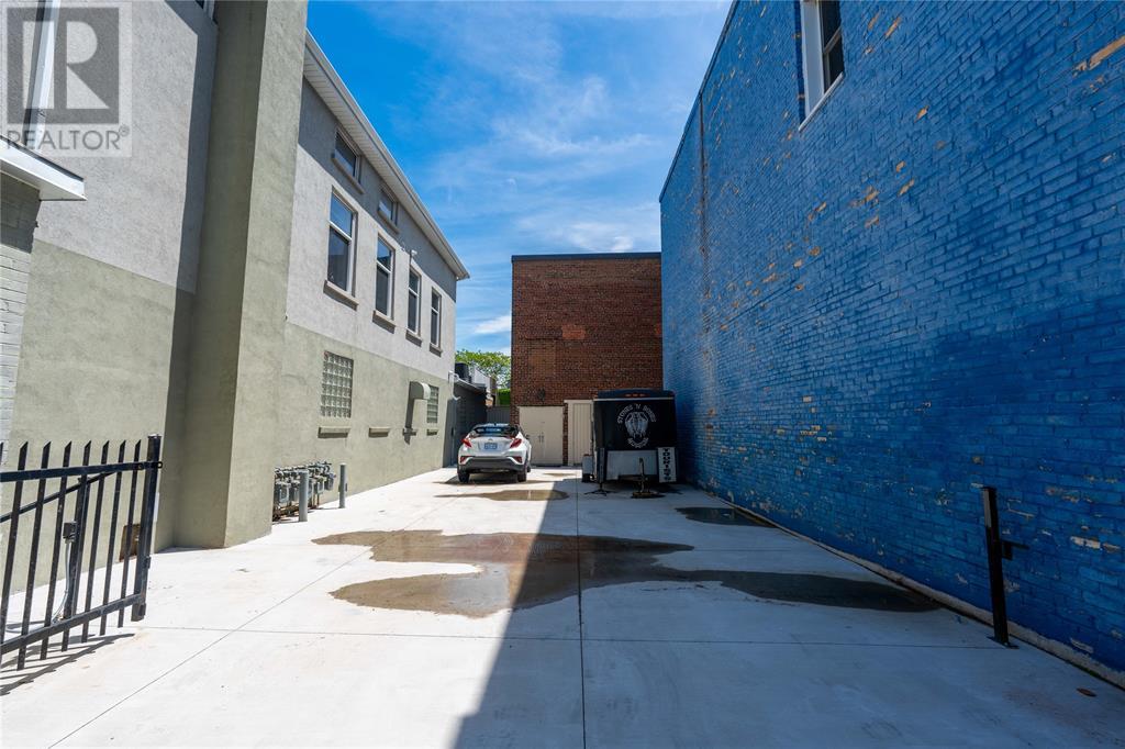 223 Christina Street North, Sarnia, Ontario  N7T 5V1 - Photo 3 - 25007113