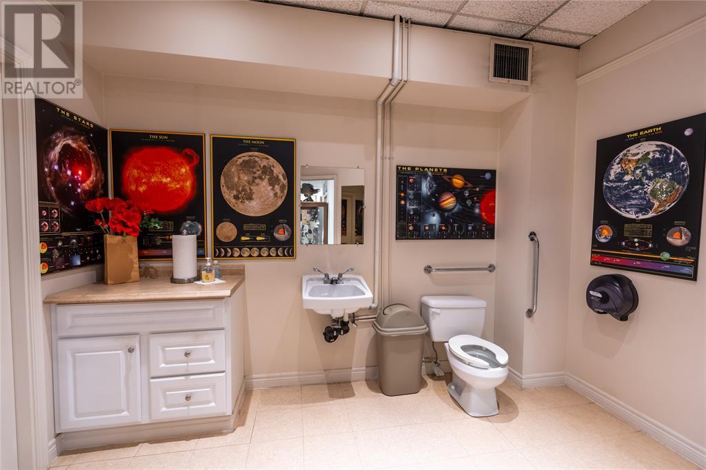 223 Christina Street North, Sarnia, Ontario  N7T 5V1 - Photo 8 - 25007113