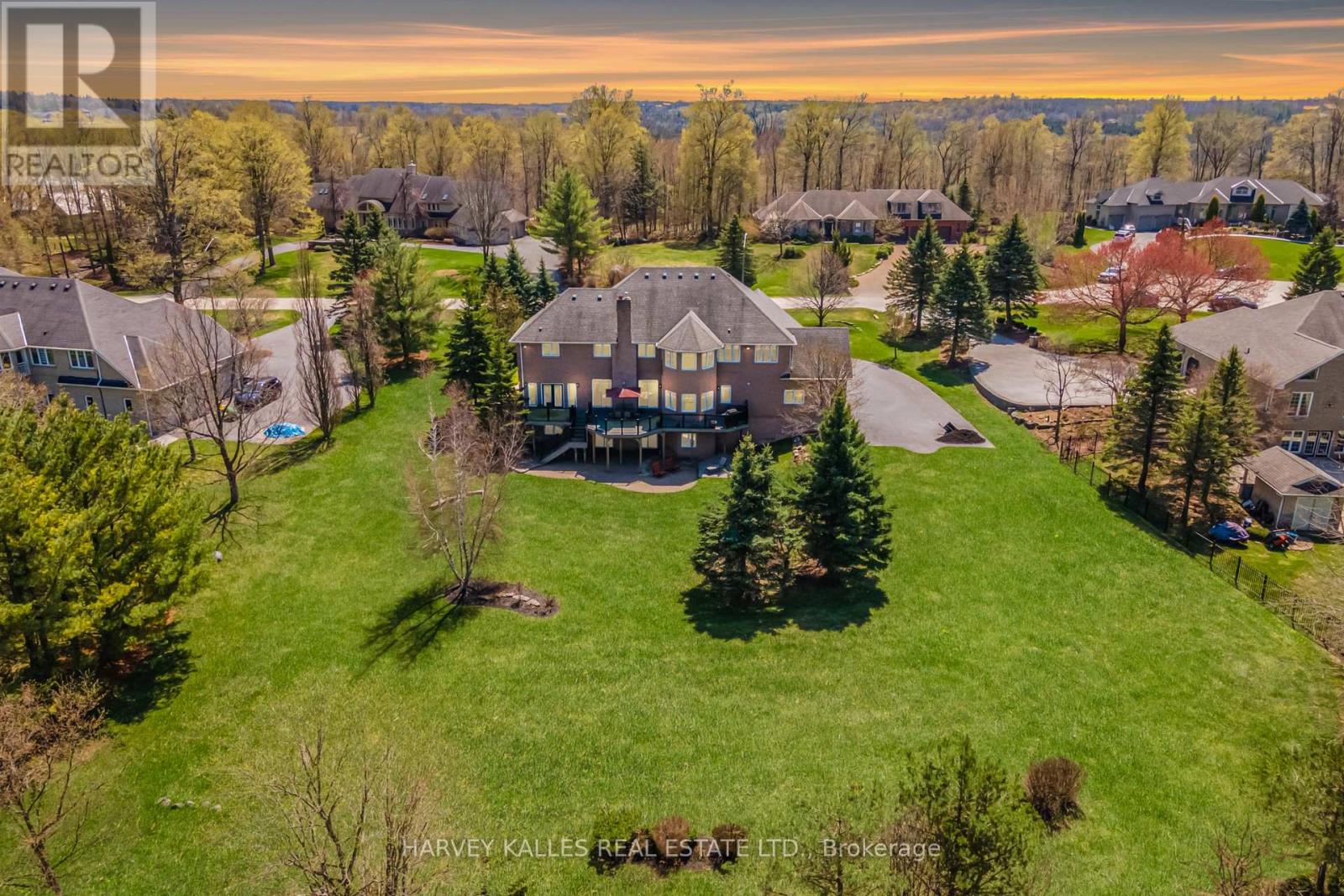 21 Turtle Lake Drive, Halton Hills, Ontario  L7J 2W7 - Photo 3 - W12030952