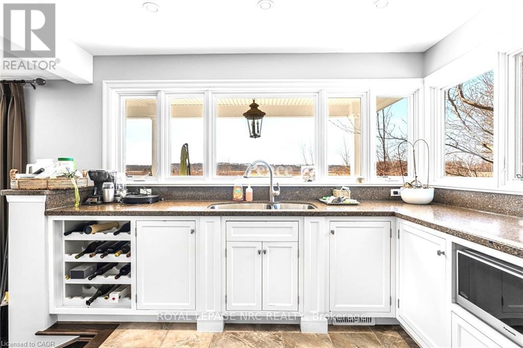 915 Queenston Road S, Niagara-On-The-Lake, Ontario  L0S 1J0 - Photo 16 - X12051267