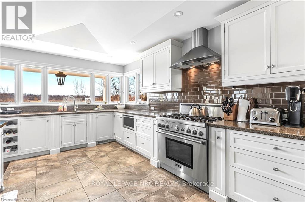 915 Queenston Road S, Niagara-On-The-Lake, Ontario  L0S 1J0 - Photo 18 - X12051267