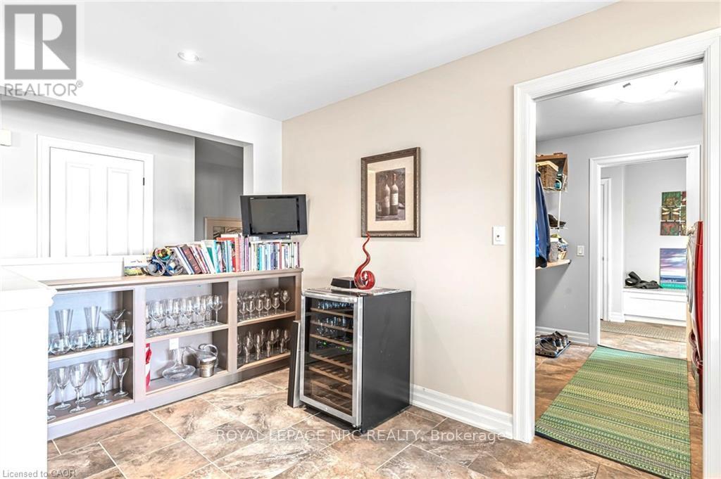 915 Queenston Road S, Niagara-On-The-Lake, Ontario  L0S 1J0 - Photo 22 - X12051267