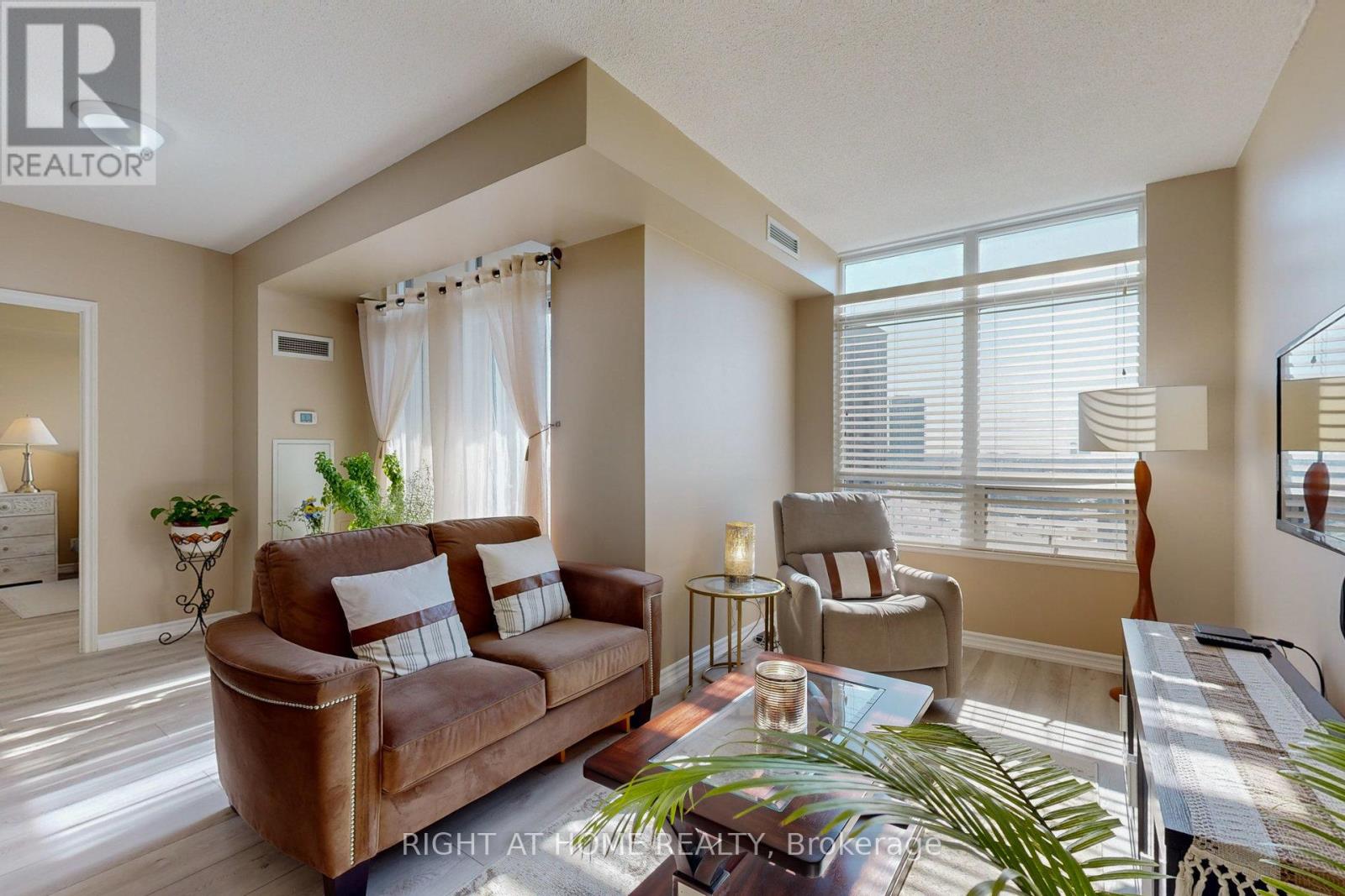 1009 - 9235 Jane Street, Vaughan, Ontario  L6A 0J8 - Photo 11 - N12051253