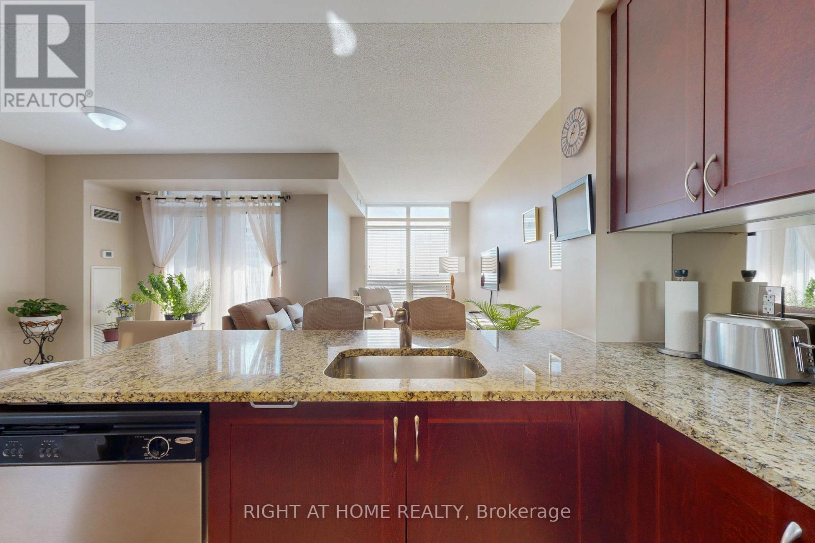 1009 - 9235 Jane Street, Vaughan, Ontario  L6A 0J8 - Photo 9 - N12051253