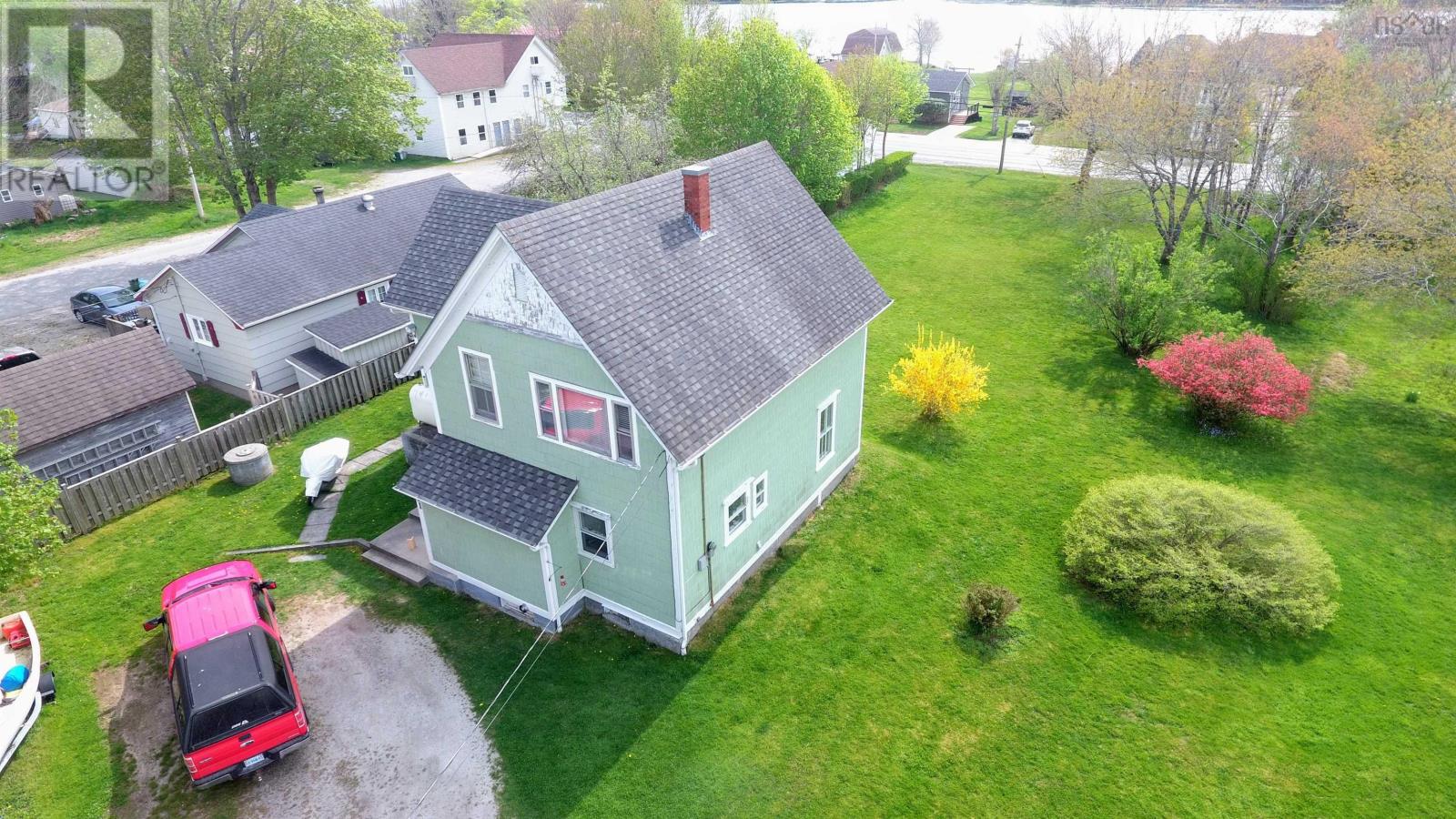 211 Mowatt Street, Shelburne, Nova Scotia  B0T 1W0 - Photo 1 - 202411351