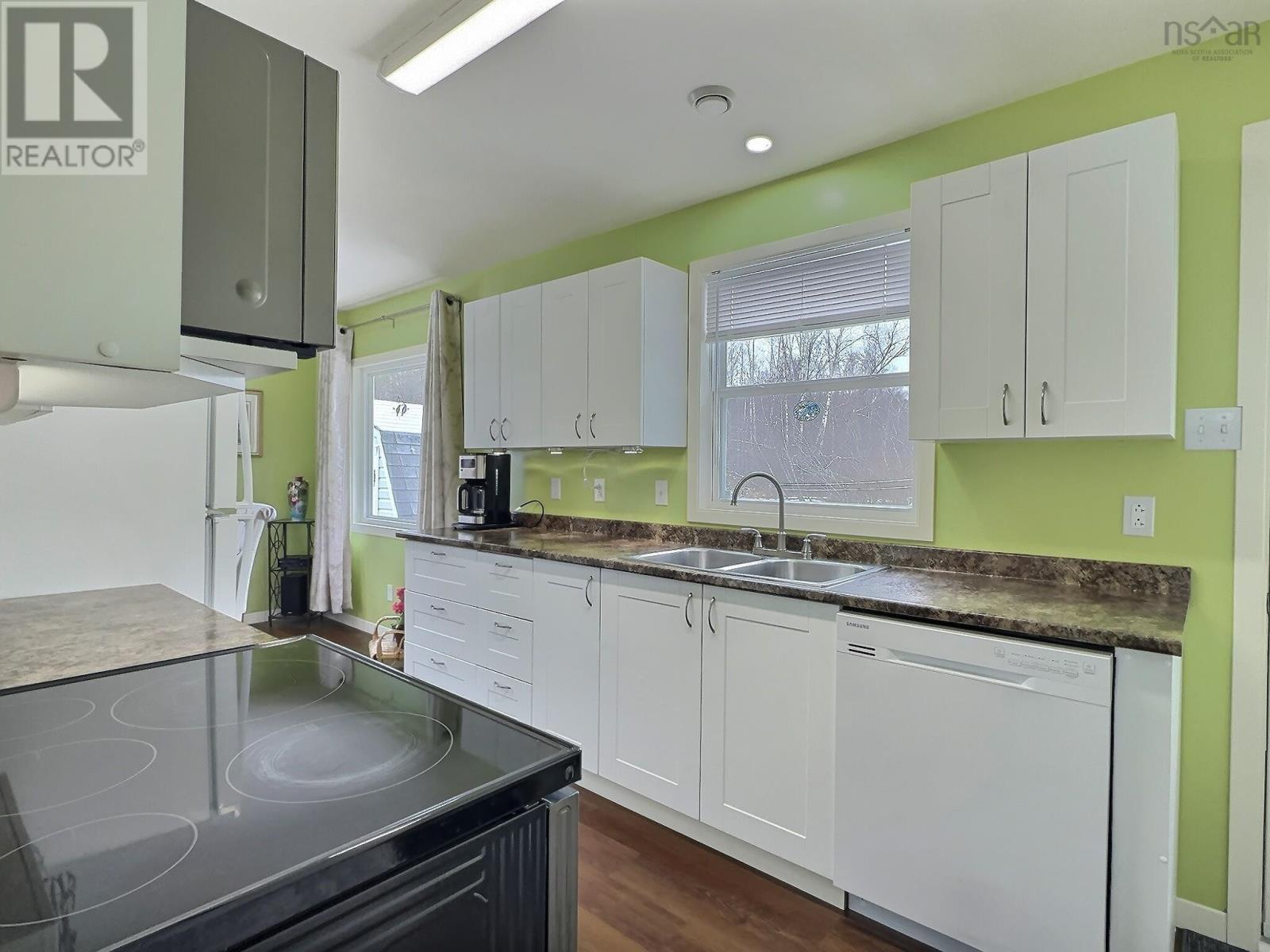 136 Mclean Street, Truro, Nova Scotia  B2N 4W3 - Photo 2 - 202506279