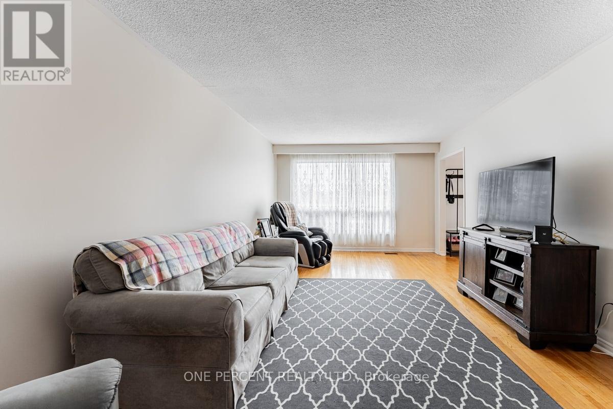 407 Pinemeadow Avenue, Mississauga, Ontario  L5B 2K1 - Photo 10 - W12051265